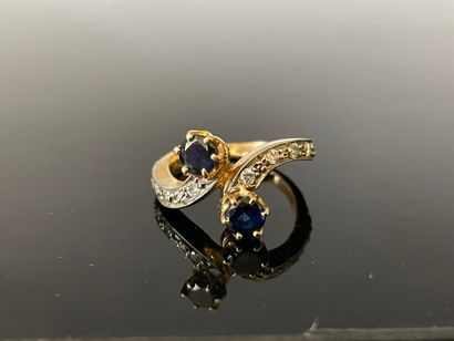 Bague en or 750°/00 sertie de deux saphirs,...