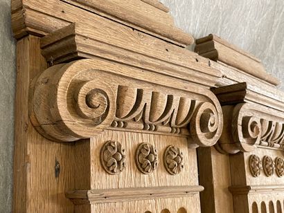 Paire de pilastres en bois sculpté.

Style...