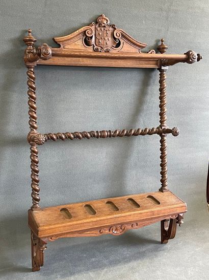 Porte-fusil en chêne sculpté et tourné ,...