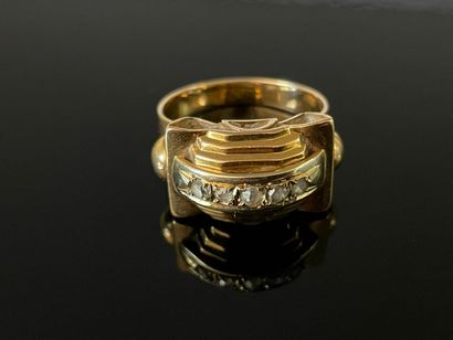 Bague en or des années 1950, cinq petits...