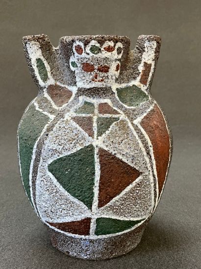 ACCOLAY

Vase à deux anses en grès granuleux...