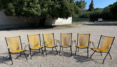 Suite de six fauteuils en métal patiné et...