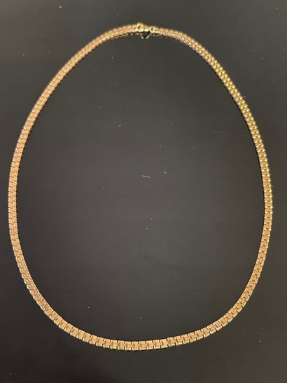 Collier en or, maille plate, or 750°/00.

L:...