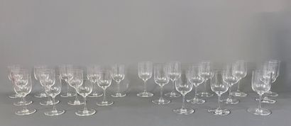 SAINT LOUIS 

Service de douze verres à vin...