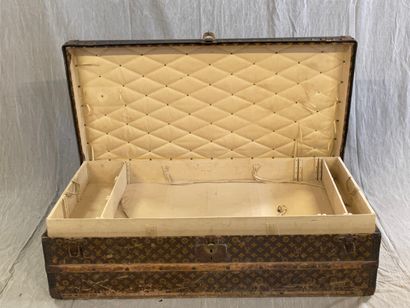 Louis VUITTON

Malle plate de cabine en toile...
