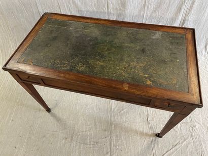 Table de tric-trac en acajou, pieds gaines...