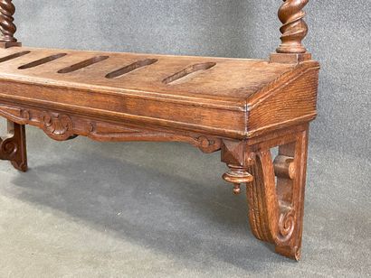 Porte-fusil en chêne sculpté et tourné ,...