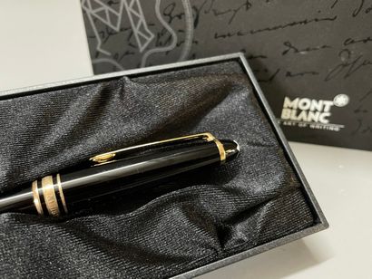 MONTBLANC

Stylo bille en laque noire Meisterstuck....