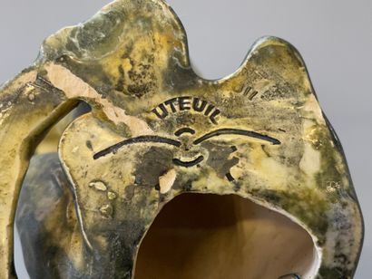 Émile DECOEUR 1876-1953) 

Chat en grès signé...