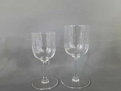 SAINT LOUIS 

Service de douze verres à vin...