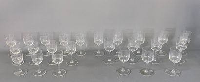 SAINT LOUIS 

Service de douze verres à vin...