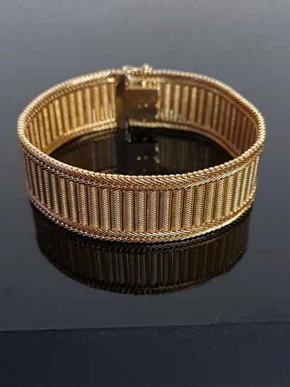 Bracelet manchette en or 750°/00.

Poids:...