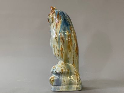 Hibou en grès stylisé. 

Non signé.

H. 32...