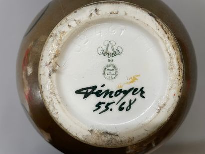 MANUFACTURE NATIONALE DE SEVRES: 

Vase ovoïde...
