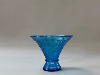 DAUM NANCY France

Vase cornet en cristal...