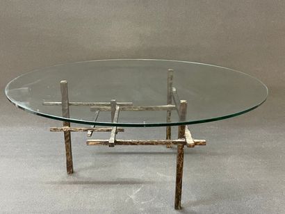 Table basse. 

Pietement en fer forgé, plateau...