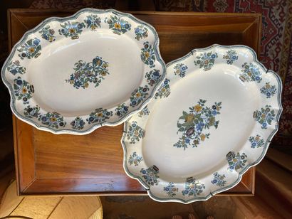 MOUSTIERS:

Deux Plats ovales en faience...