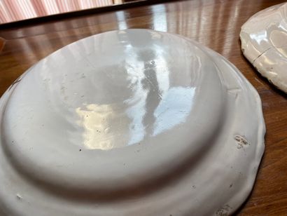 MOUSTIERS XVIII°

Deux assiettes en faience...