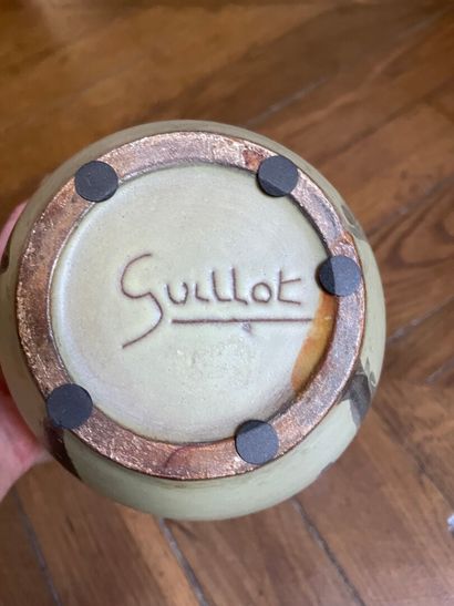 GUILLOT Vallauris.

Coupe haute à anses décor...