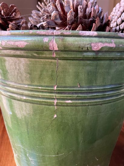 Cache pot en grès en céramique émaillée verte....