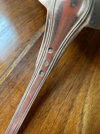 Louche en argent, contour filet Louis XV,...