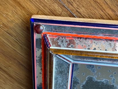 Petit miroir venitien, à parecloses de verre...