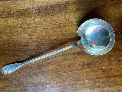 Cuillère à crème en argent, modèle coquille.

Argent...