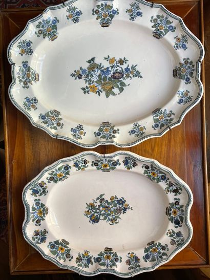MOUSTIERS:

Deux Plats ovales en faience...