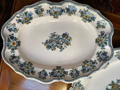 MOUSTIERS:

Deux Plats ovales en faience...