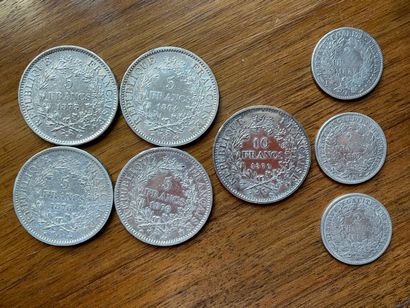 Ensemble de 8 pièces en argent:

- 4 pièces...