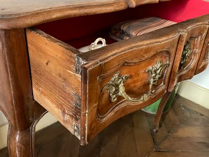 Commode dite perruquière à profond tiroir...