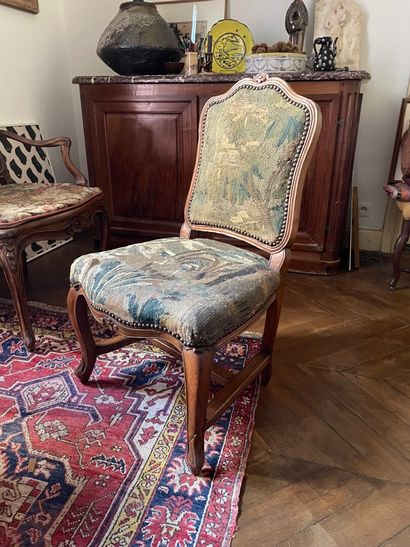 Chaise en chêne sculpté et mouluré.

Epoque...