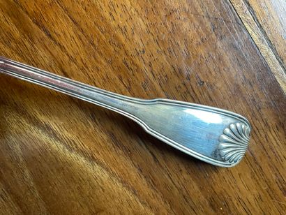 Cuillère à crème en argent, modèle coquille.

Argent...