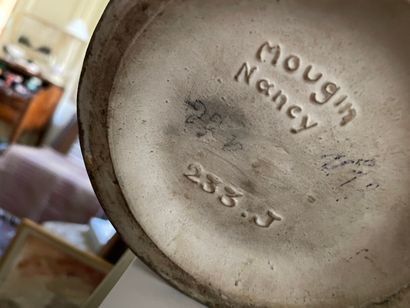 MOUGINS Nancy

Les bucherons

Pied de lampe...