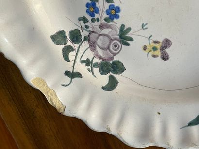 MOUSTIERS XVIII°

Assiette en faience à décor...