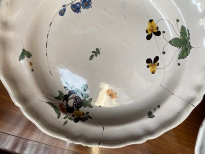 MOUSTIERS XVIII°

Deux assiettes en faience...