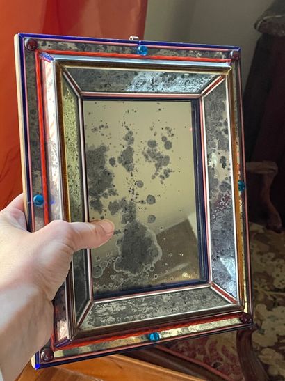 Petit miroir venitien, à parecloses de verre...