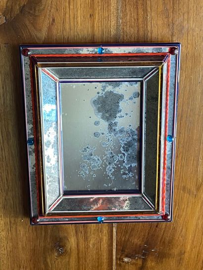 Petit miroir venitien, à parecloses de verre...