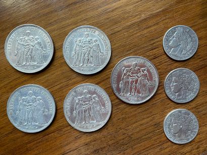 Ensemble de 8 pièces en argent:

- 4 pièces...