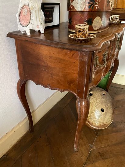 Commode dite perruquière à profond tiroir...