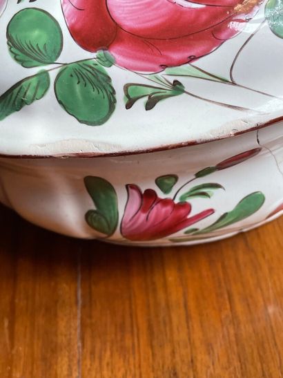 EST XVIII°

Lot comprenant Bouillon , assiette...