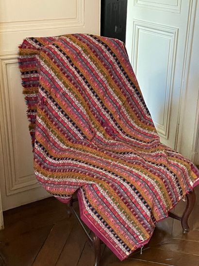 Tissu indien ancien, doublure moderne.

116...