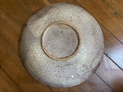 Grande coupe en grès, émail épais,.

D: 36...