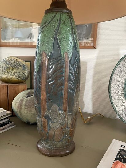 MOUGINS Nancy

Les bucherons

Pied de lampe...
