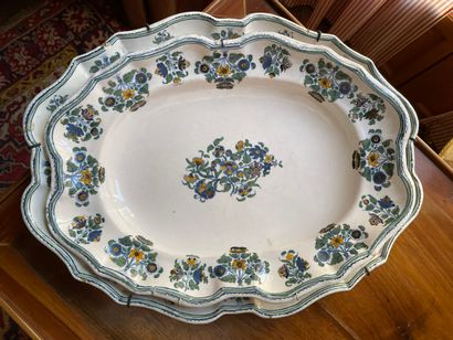 MOUSTIERS:

Deux Plats ovales en faience...