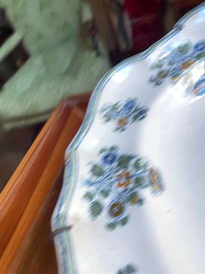 MOUSTIERS:

Deux Plats ovales en faience...