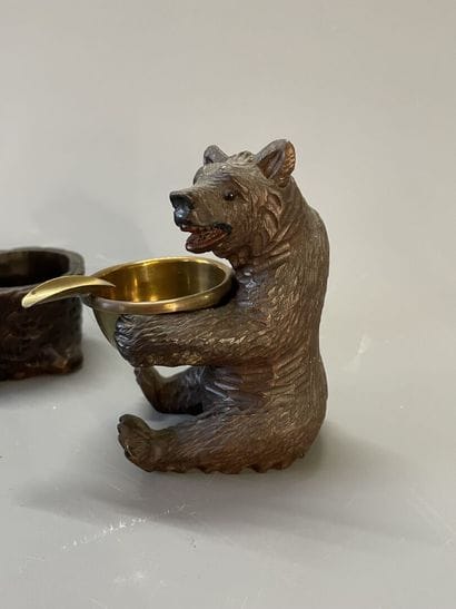 Cendrier et pyrogène figurant des ours en...