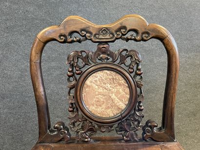 Chaise chinoise en bois exotique, dossier...