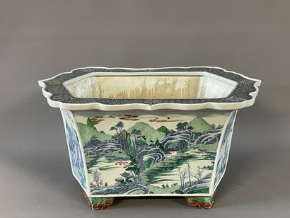 Jardinière en porcelaine de Chine à décor...