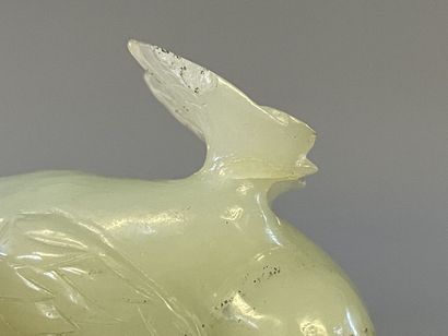 Canard en pierre dure sculpté sur socle en...